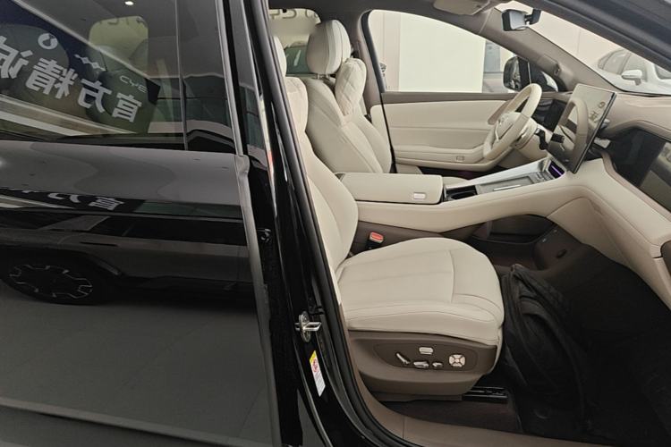 Used Denza N8L 2025 Model Flagship Model Right Front Seat