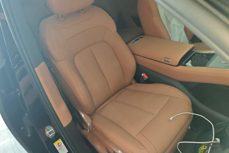 Used Denza N8L 2025 Model Flagship Model Right Front Seat