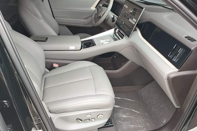 Used Denza N8L 2025 Model Flagship Model Right Front Seat