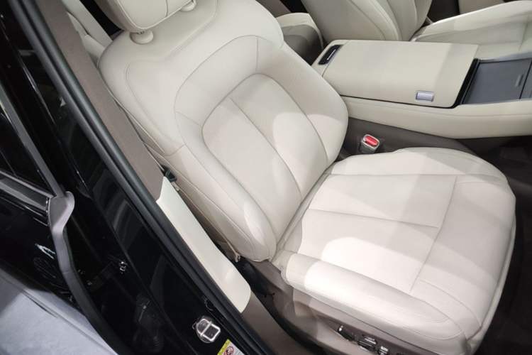 Used Denza N8L 2025 Model Flagship Model Right Front Seat