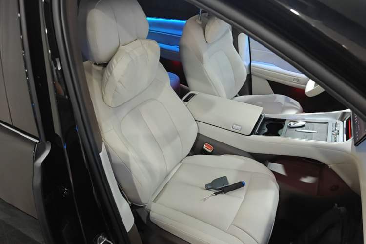 Used Denza N8L 2025 Model Flagship Model Right Front Seat