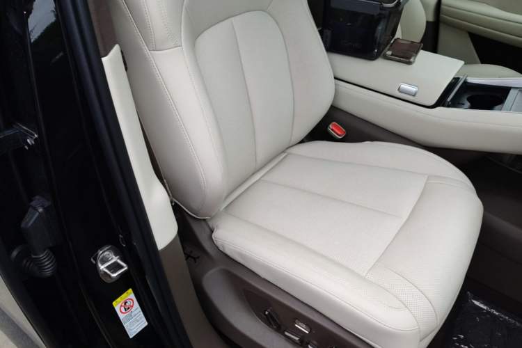 Used Denza N8L 2025 Model Flagship Model Right Front Seat