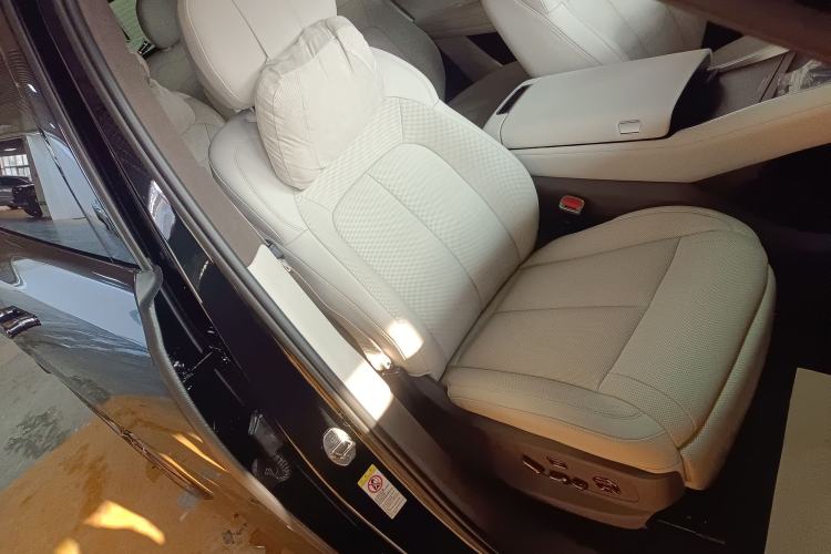 Used Denza N8L 2025 Model Flagship Model Right Front Seat