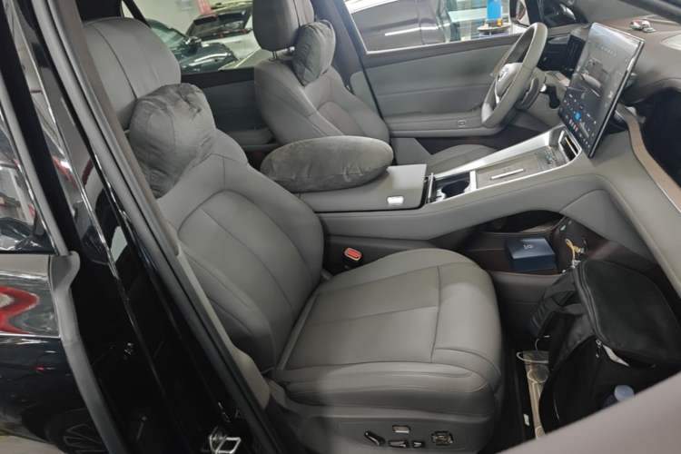 Used Denza N8L 2025 Model Flagship Model Right Front Seat