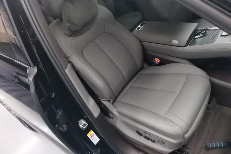 Used Denza N8L 2025 Model Flagship Model Right Front Seat