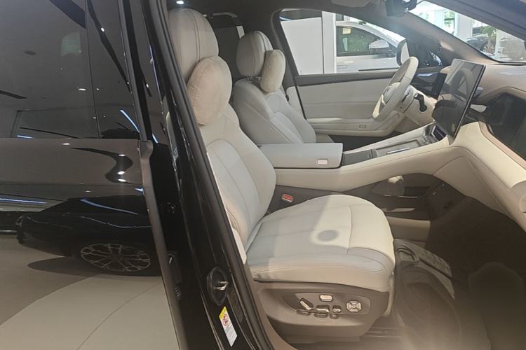 Used Denza N8L 2025 Model Flagship Model Right Front Seat