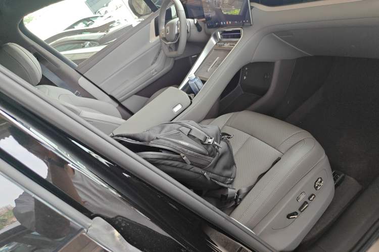 Used Denza N8L 2025 Model Flagship Model Right Front Seat
