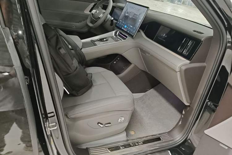 Used Denza N8L 2025 Model Zunrong Model Right Front Seat