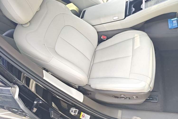 Used Denza N8L 2025 Model Flagship Model Right Front Seat