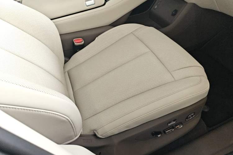 Used Denza N8L 2025 Model Flagship Model Right Front Seat