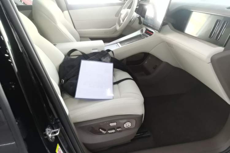 Used Denza N8L 2025 Model Flagship Model Right Front Seat