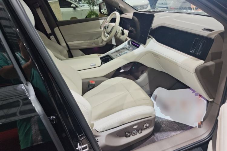 Used Denza N8L 2025 Model Flagship Model Right Front Seat
