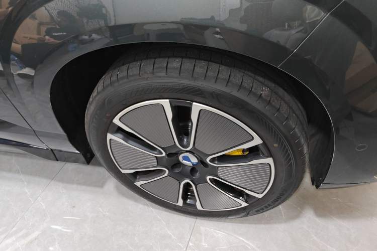 Used Denza N8L 2025 Model Flagship Model Right Front Wheel Hub