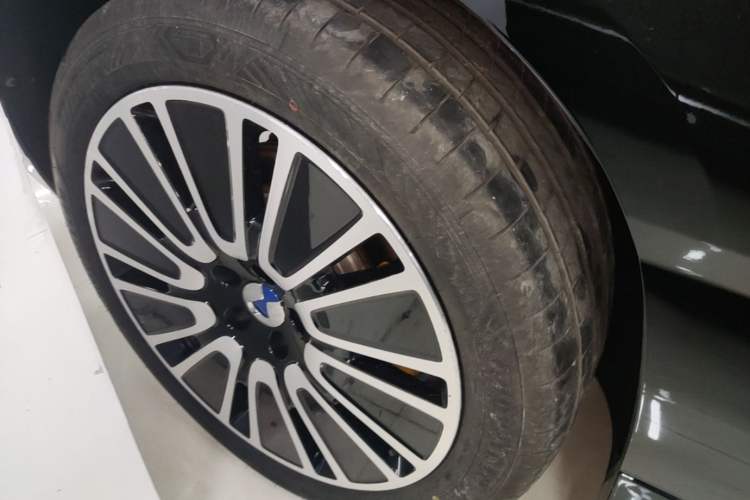Used Denza N8L 2025 Model Flagship Model Right Rear Wheel Hub