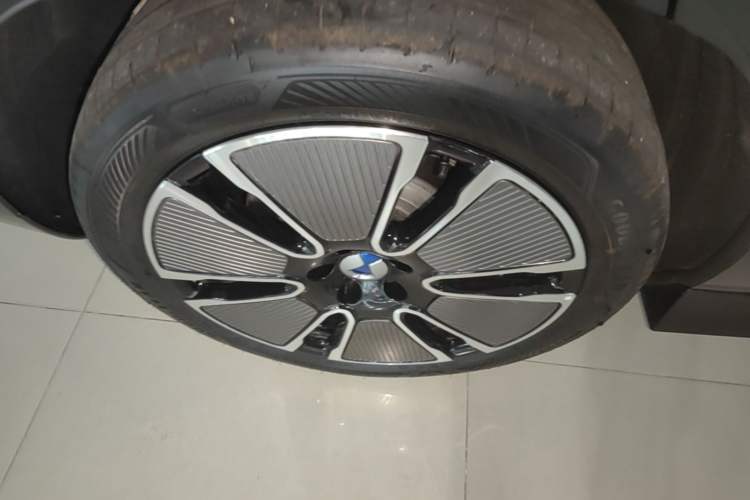 Used Denza N8L 2025 Model Flagship Model Right Rear Wheel Hub