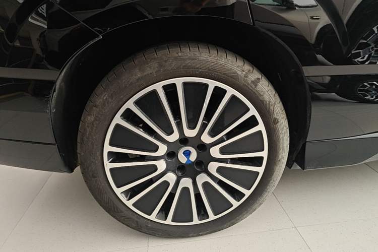 Used Denza N8L 2025 Model Flagship Model Right Rear Wheel Hub