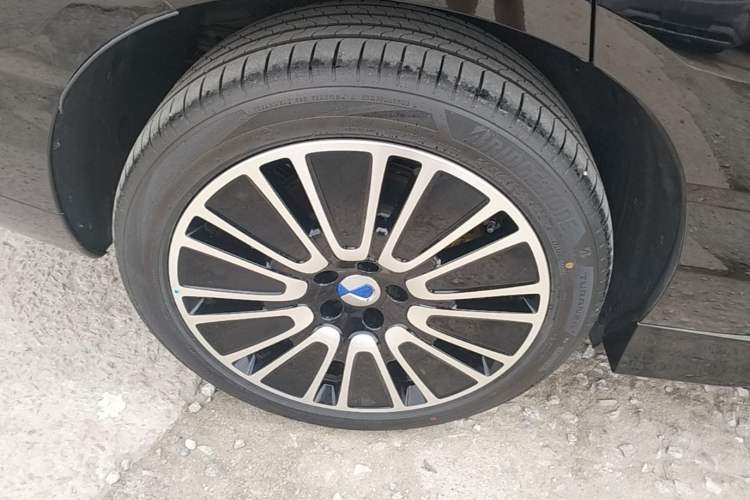 Used Denza N8L 2025 Model Flagship Model Right Rear Wheel Hub