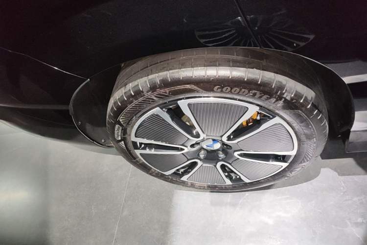 Used Denza N8L 2025 Model Flagship Model Right Rear Wheel Hub