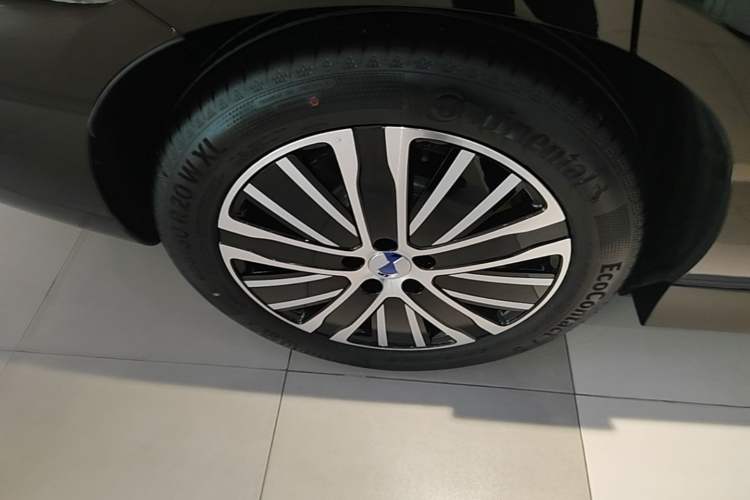 Used Denza N8L 2025 Model Zunrong Model Right Rear Wheel Hub