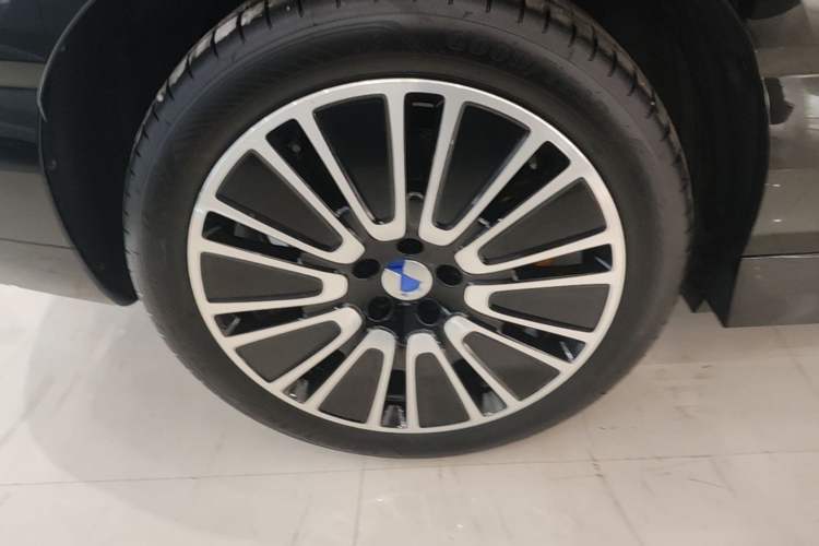 Used Denza N8L 2025 Model Flagship Model Right Rear Wheel Hub