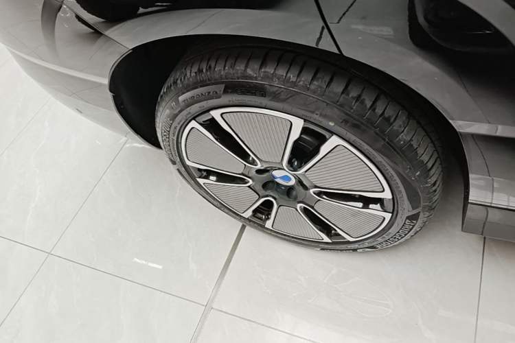 Used Denza N8L 2025 Model Flagship Model Right Rear Wheel Hub