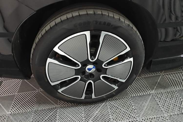 Used Denza N8L 2025 Model Flagship Model Right Rear Wheel Hub