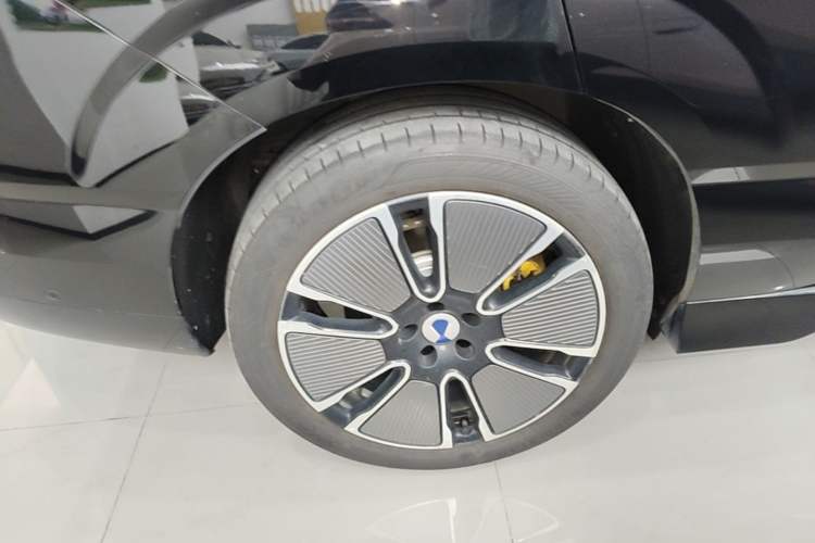 Used Denza N8L 2025 Model Flagship Model Right Rear Wheel Hub