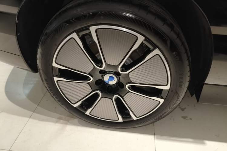 Used Denza N8L 2025 Model Flagship Model Right Rear Wheel Hub