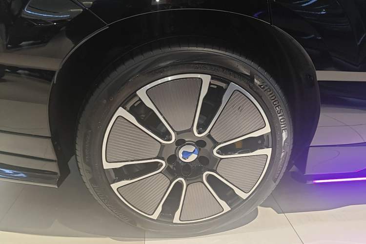 Used Denza N8L 2025 Model Flagship Model Right Rear Wheel Hub
