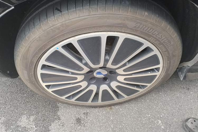 Used Denza N8L 2025 Model Flagship Model Right Rear Wheel Hub