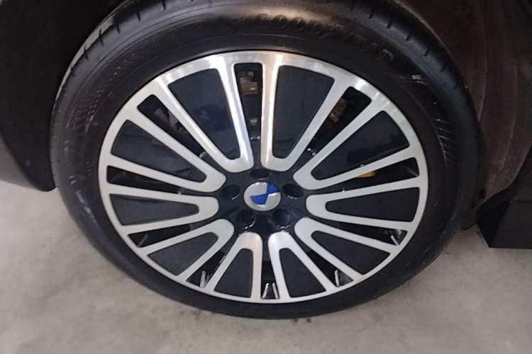 Used Denza N8L 2025 Model Flagship Model Right Rear Wheel Hub