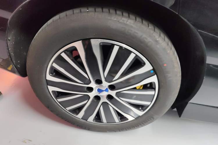 Used Denza N8L 2025 Model Zunrong Model Right Rear Wheel Hub