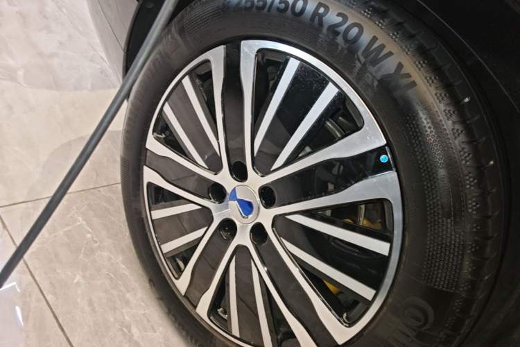 Used Denza N8L 2025 Model Zunrong Model Right Rear Wheel Hub