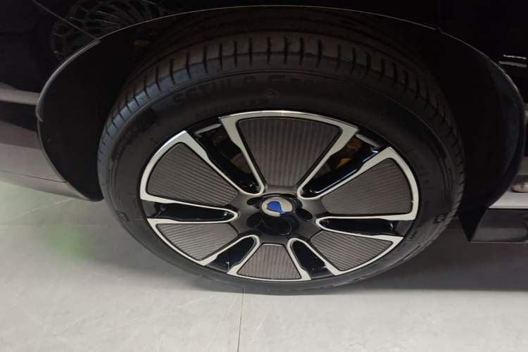 Used Denza N8L 2025 Model Flagship Model Right Rear Wheel Hub