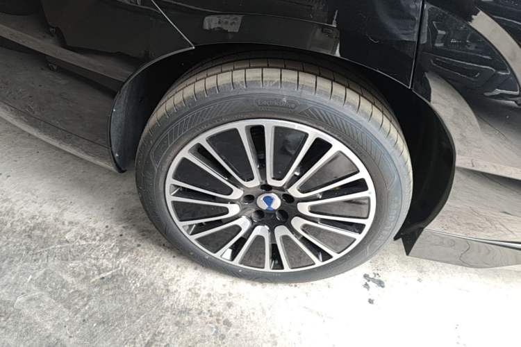 Used Denza N8L 2025 Model Flagship Model Right Rear Wheel Hub