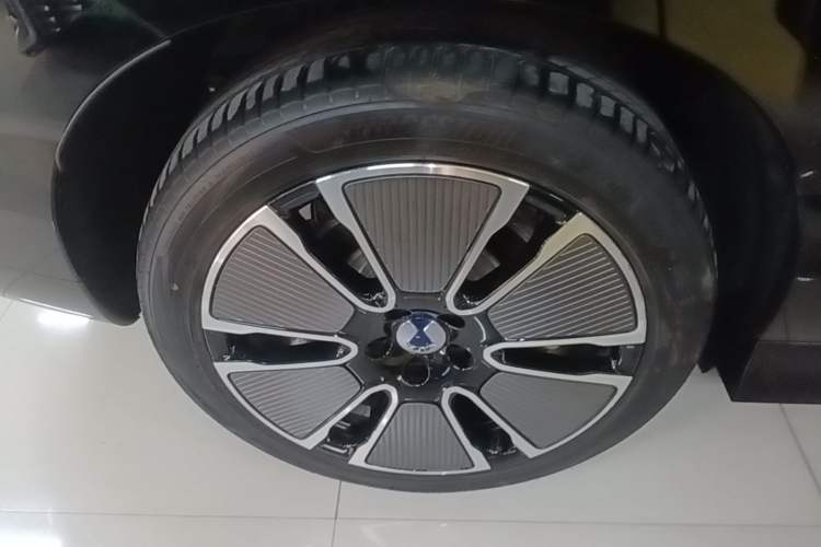 Used Denza N8L 2025 Model Flagship Model Right Rear Wheel Hub