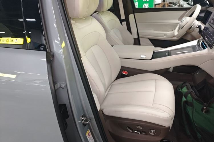 Used Denza N8L 2025 Model Flagship Model Right Front Seat