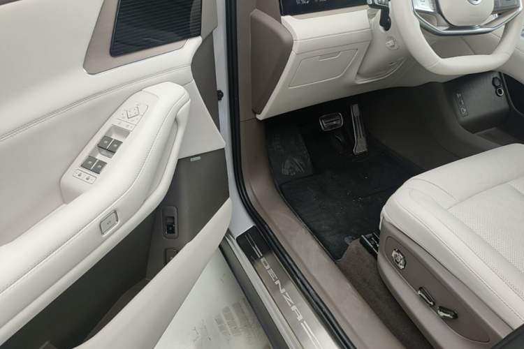 Used Denza N8L 2025 Model Flagship Model Driver Seat