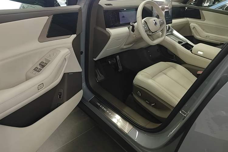 Used Denza N8L 2025 Model Flagship Model Driver Seat