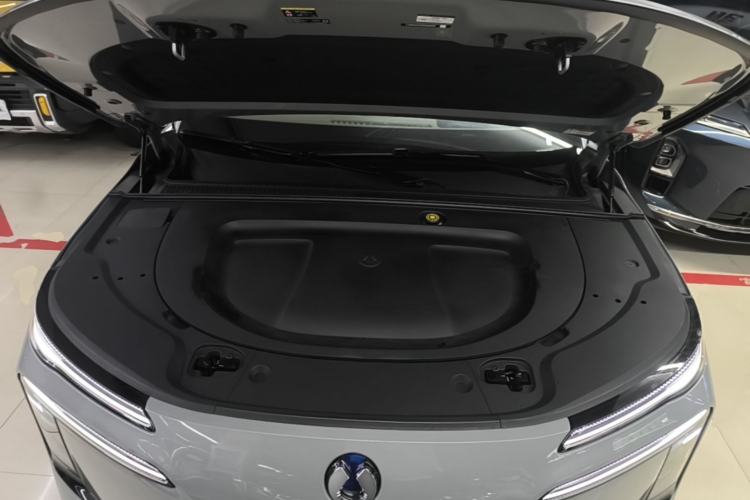 Used Denza N8L 2025 Model Flagship Model Engine Bay