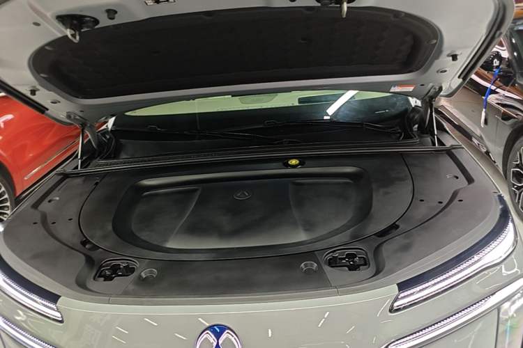 Used Denza N8L 2025 Model Flagship Model Engine Bay