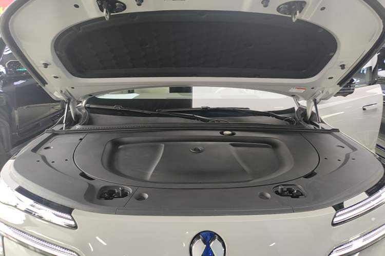 Used Denza N8L 2025 Model Flagship Model Engine Bay
