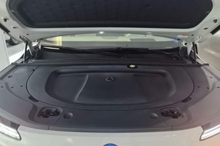 Used Denza N8L 2025 Model Flagship Model Engine Bay
