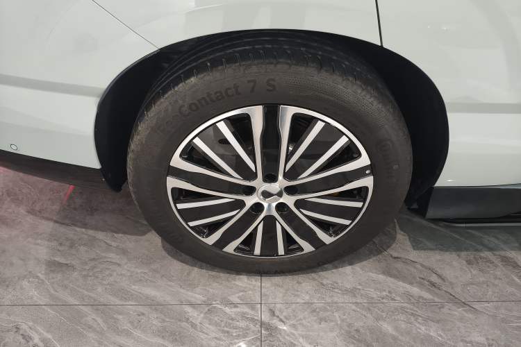 Used Denza N8L 2025 Model Zunrong Model Exterior 5