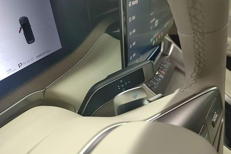Used Denza N8L 2025 Model Flagship Model Gear Lever