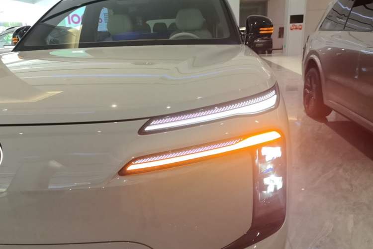 Used Denza N8L 2025 Model Flagship Model Left Front Headlight
