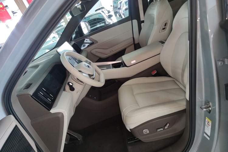 Used Denza N8L 2025 Model Flagship Model Left Front Seat