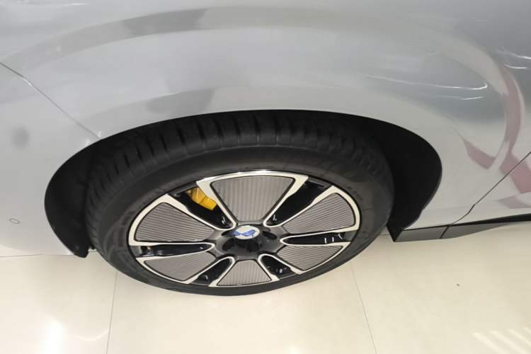 Used Denza N8L 2025 Model Flagship Model Left Front Wheel Hub