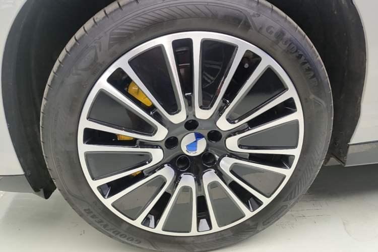 Used Denza N8L 2025 Model Flagship Model Left Front Wheel Hub