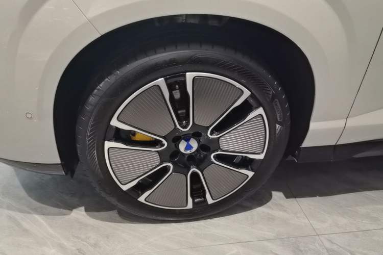 Used Denza N8L 2025 Model Flagship Model Left Front Wheel Hub